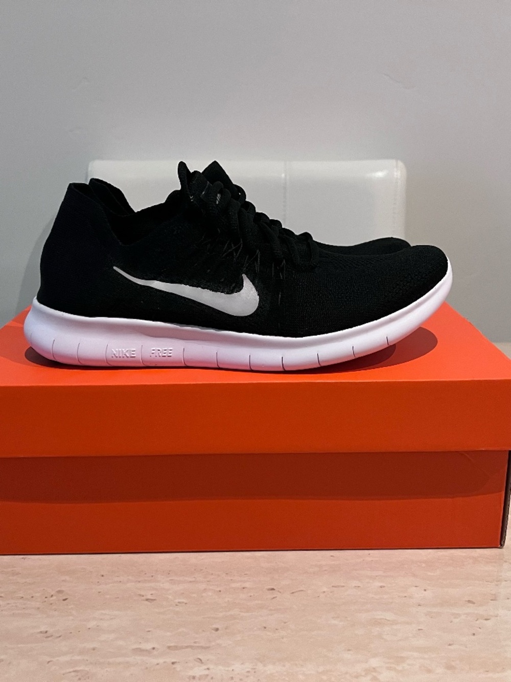 NEW Nike Free RN Flyknit Sneakers Womens Size 8.5 RARE